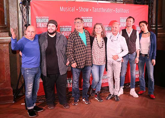 Special Guest in M&uuml;nchen ist Violinistin Anna Katharina Kr&auml;nzlein, hier zusammen mit Mathias Kellner, der die Nachfolge von Wolfgang Ambros im Kultst&uuml;ck "Der Watzmann ruft" antritt